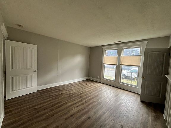 4th image of 2513 Bank St