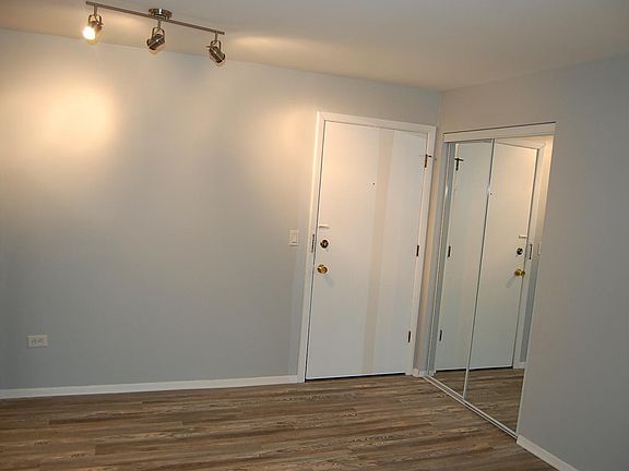 4th image of 210 Circle Ave #508