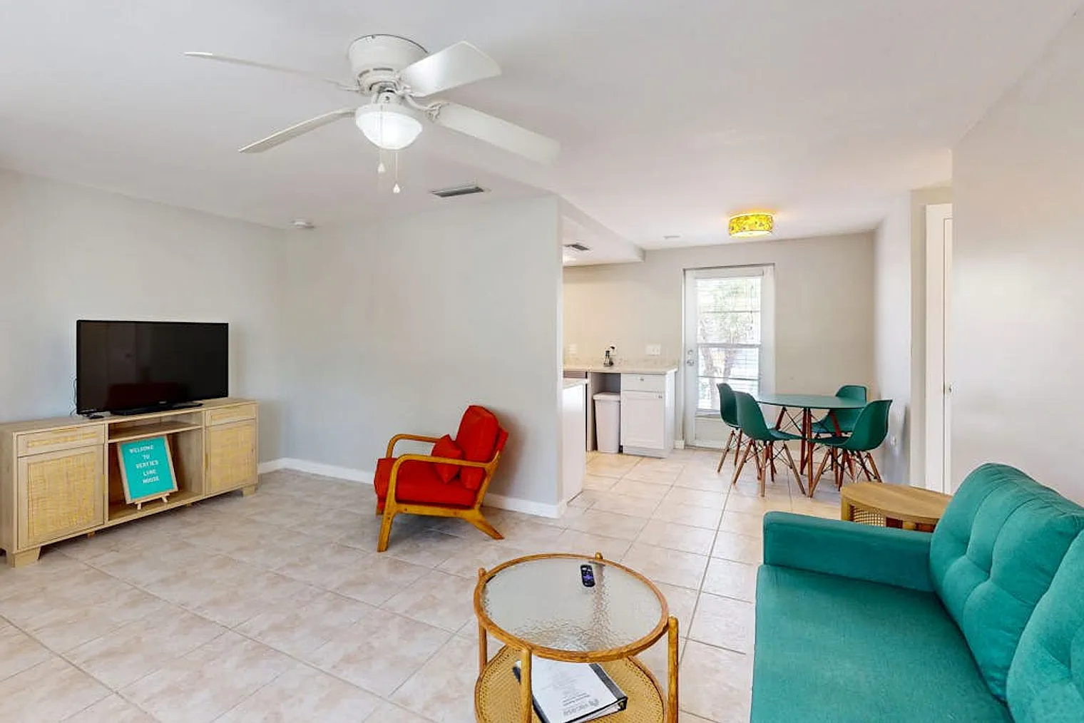 1 bed, 1.0 bath, 678 sqft, $3,292 — Photo 3