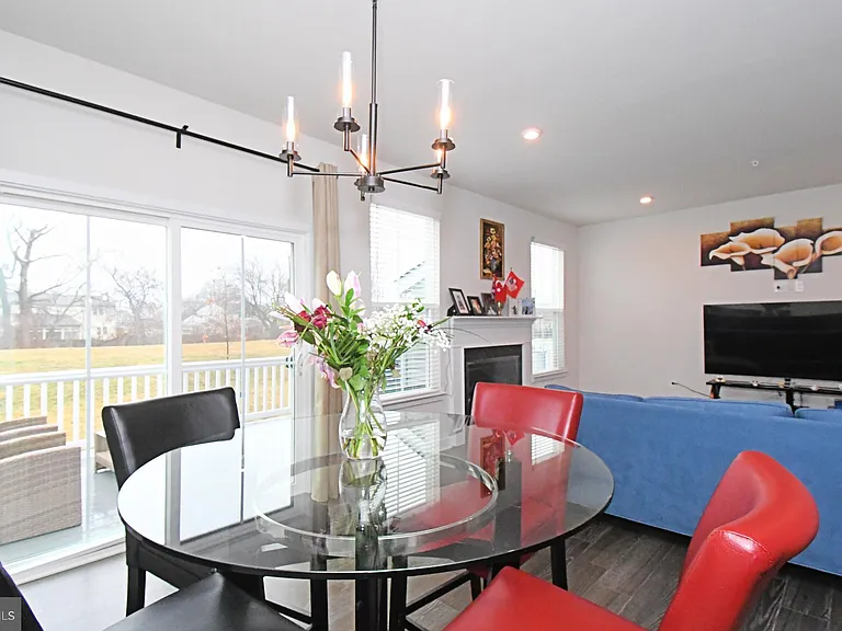500 Sterling Dr — Photo 16