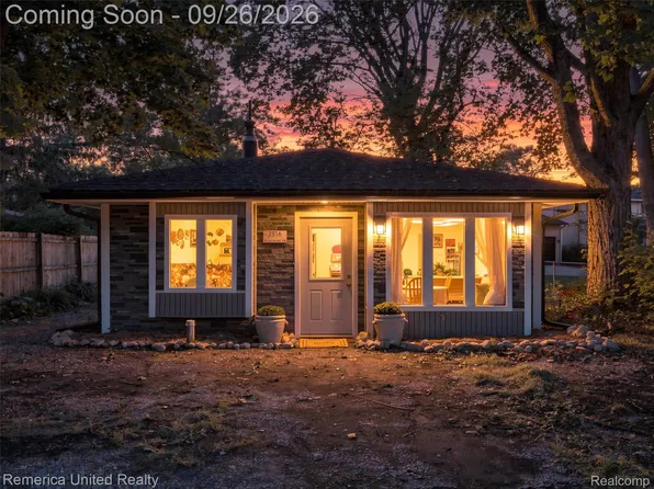 1516 Paramount St, Novi, MI 48377