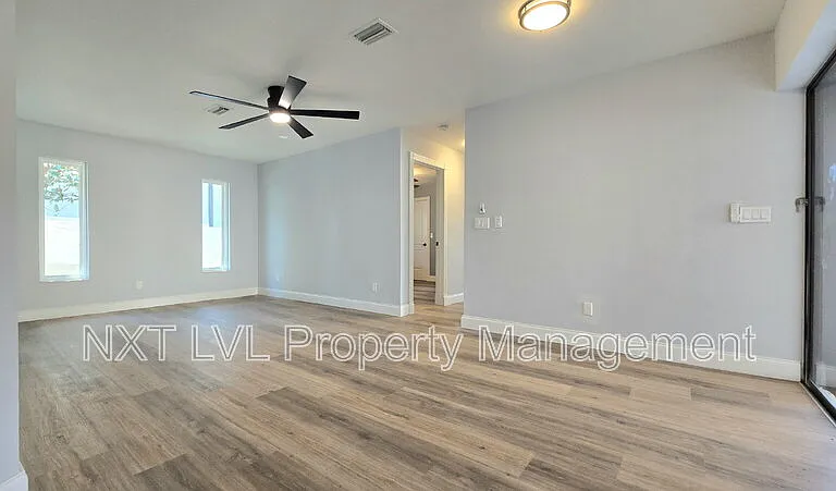 5316 SW 8th Ct — Photo 11