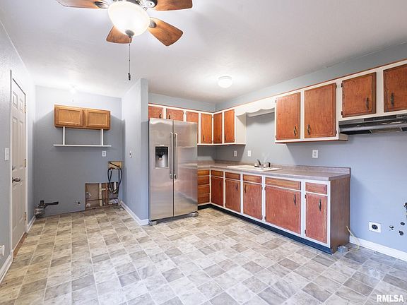 4th image of 108 Maple St