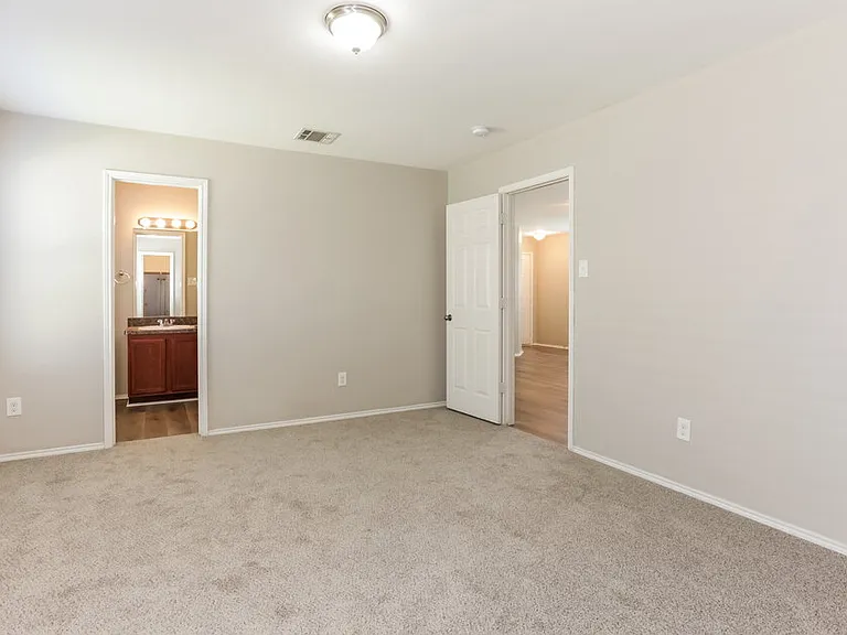 1303 Macaw Ct — Photo 10