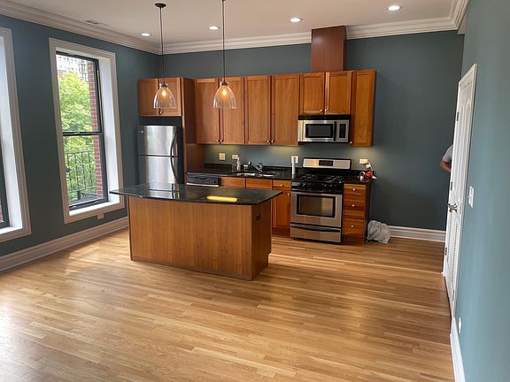 5th image of 207 W Saint Paul Ave APT 3E