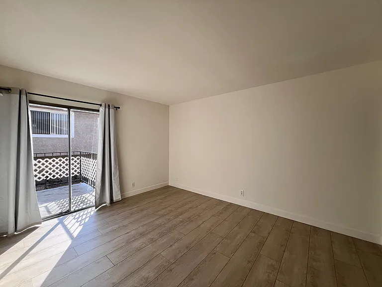 11310 La Mirada Blvd #4 — Photo 14