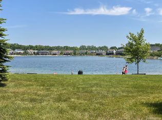 1170 Glass Lake Cir, Oxford, MI