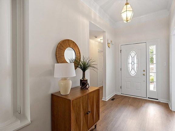 5th image of 8017 Criswell Cres