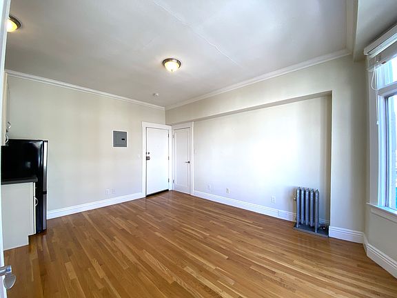 4th image of 887 Bush St APT 409