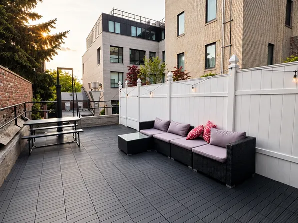 799 Manhattan Avenue image 1 of 9