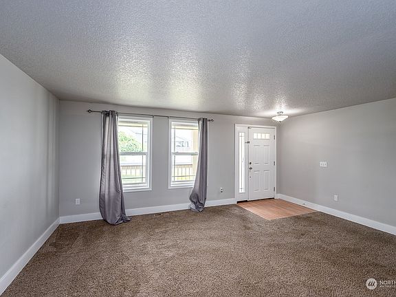 5th image of 544 Glenmoor