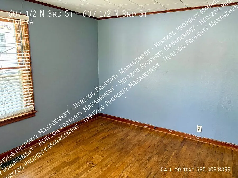 Charming 1 Bed 1 Bath Garage Apartment for Rent! — Photo 4