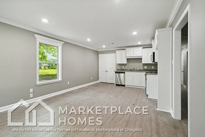 2102 Moss St — Photo 8