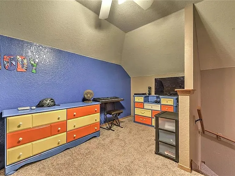 bonus room (upstairs)