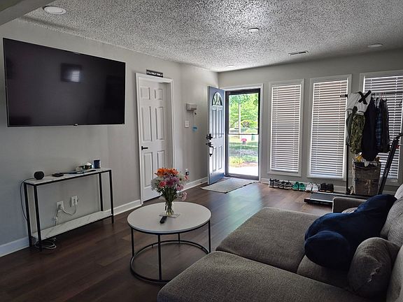 4th image of 1301 Cypress Pl