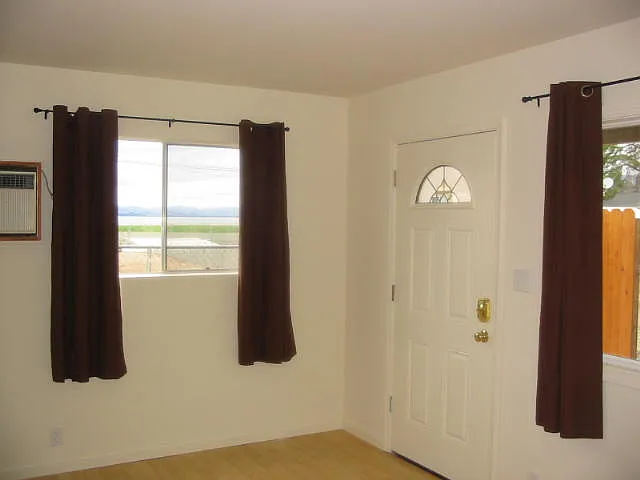 2 bed, 720 sqft, $900 — Photo 2