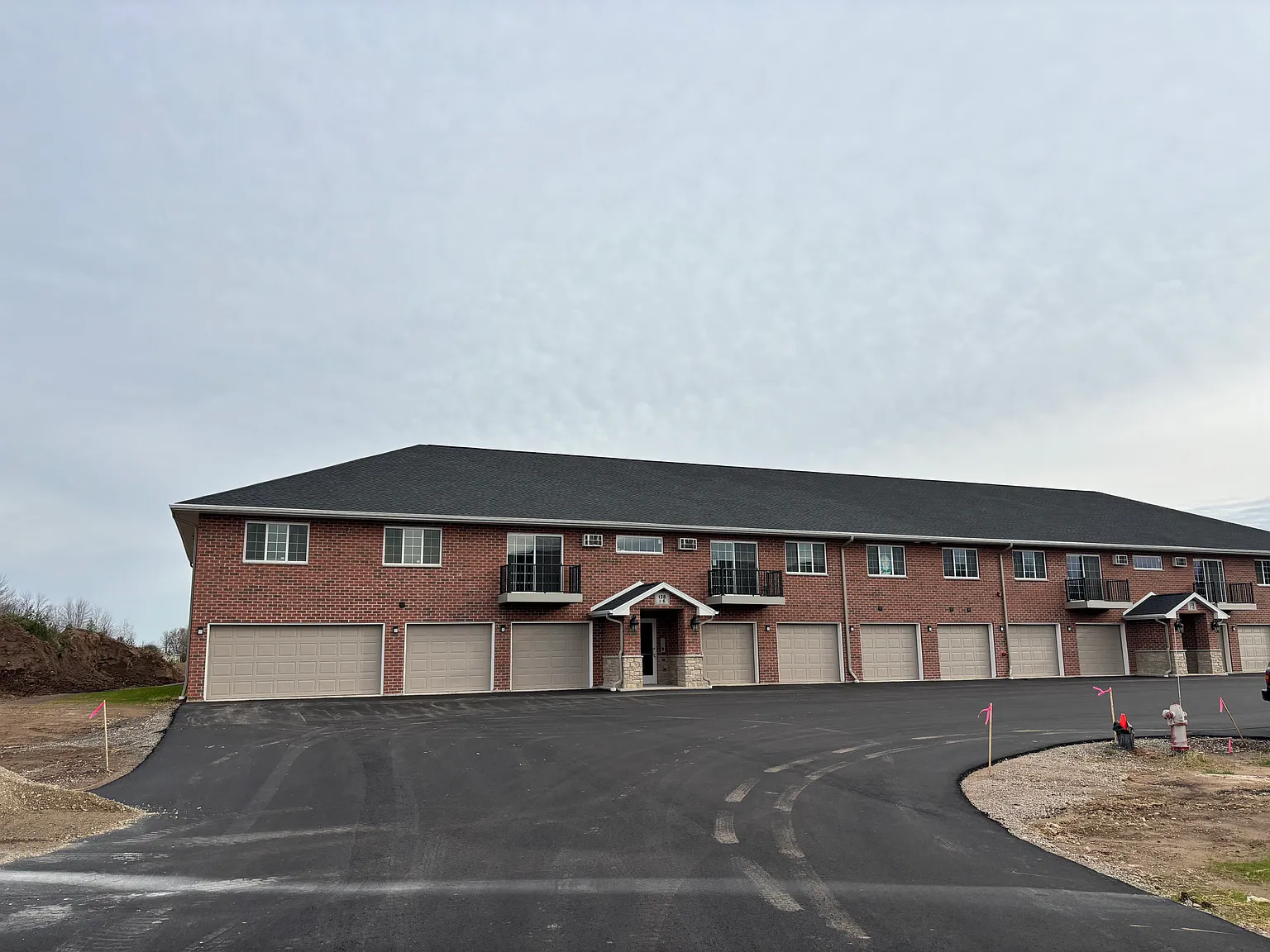 122-128 Mainline Dr — Photo 1