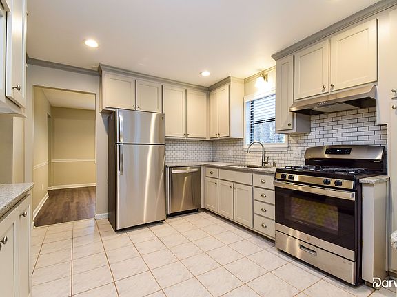 5th image of 661 Gregory Manor Dr SW