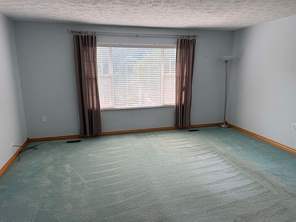 3rd image of 110 Sauk Ct