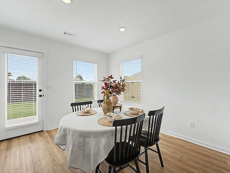 802 W Meason Ave — Photo 5