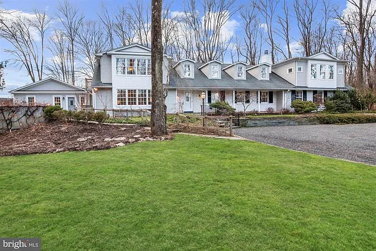 148 Fairway Dr photo 1
