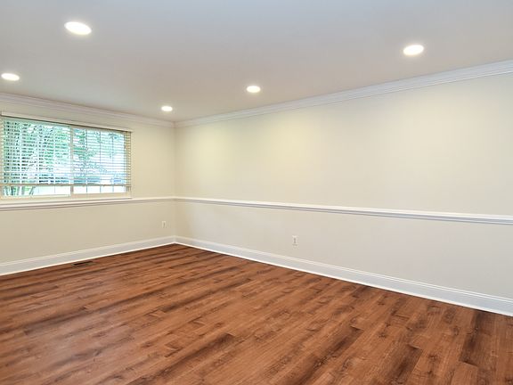3rd image of 510 Worchester St