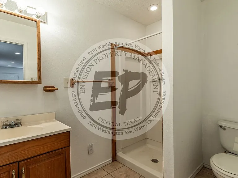 140 County Road 1604 — Photo 4