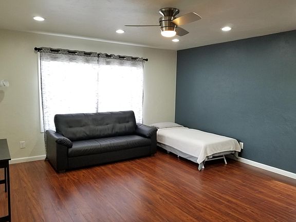 4th image of 203 Cleaves Ct