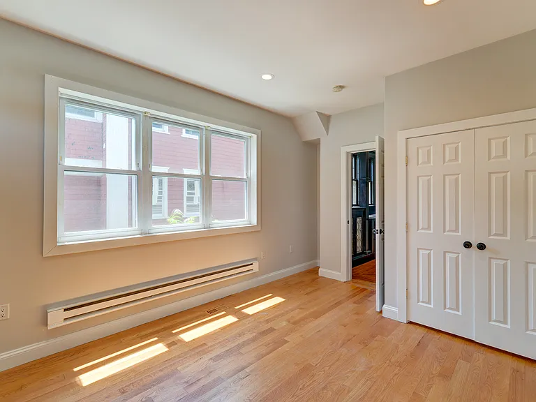 545 Whitney Ave #2 — Photo 15