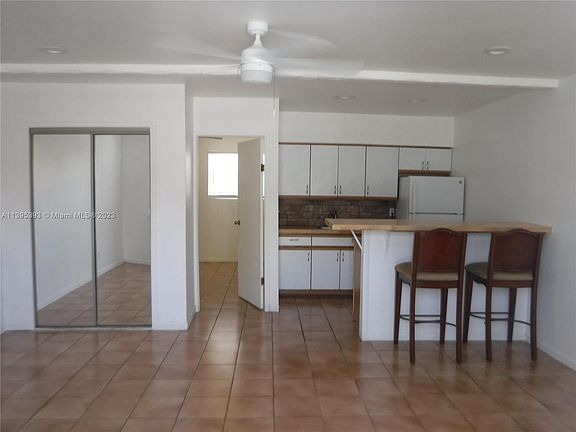 5th image of 1045 NE 39th Dr #17