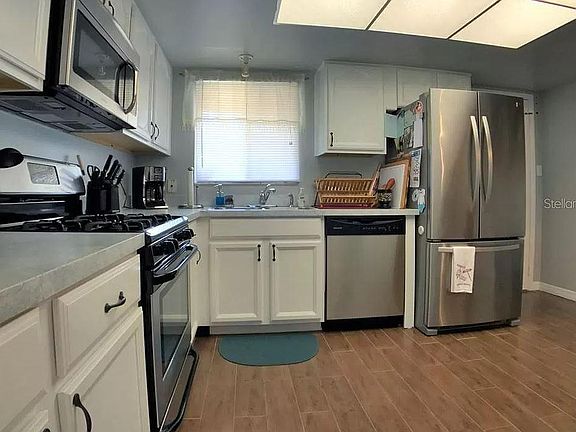 2nd image of 4925 Lindsay Ct