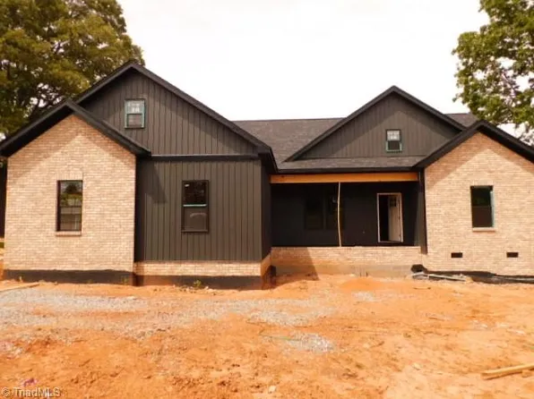 4379 Rock Hill Rd, Pfafftown, NC 27040