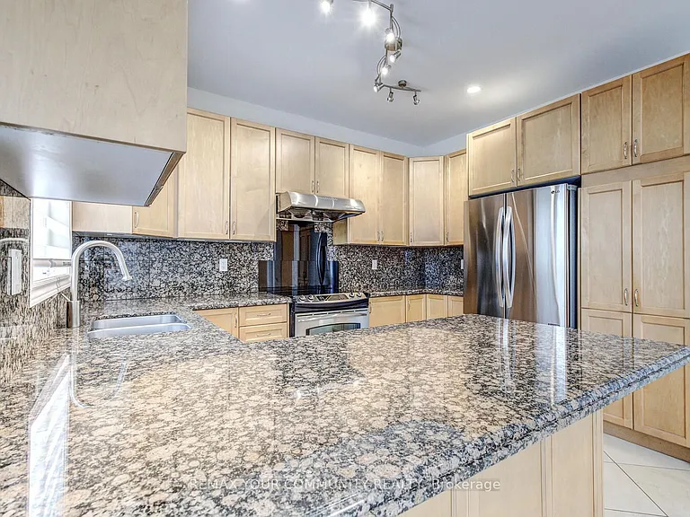 76 Ivy Glen Dr — Photo 12