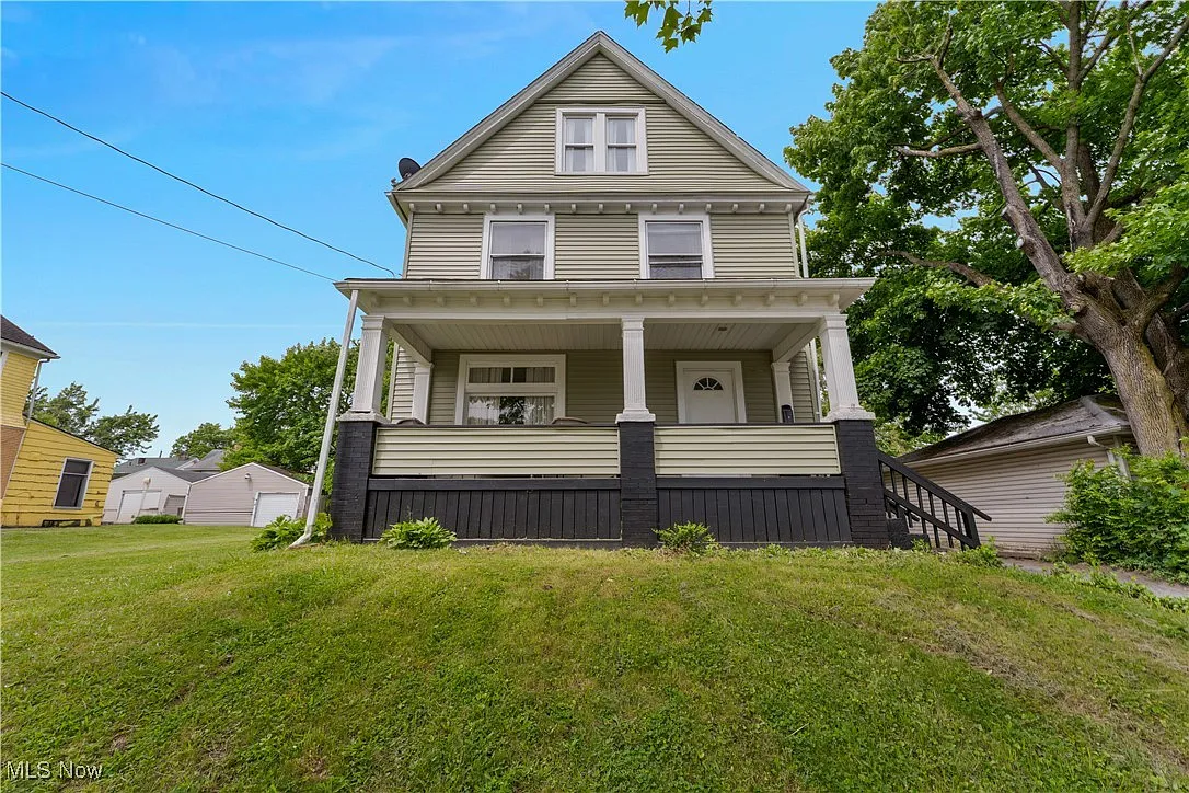 16 Eleanor Ave photo 1