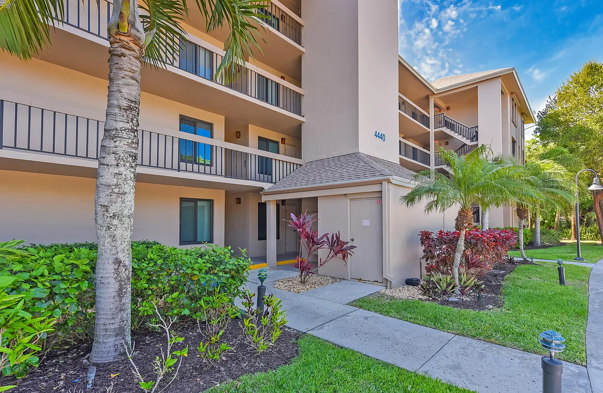 Building Photo - 4440 NE Sandpebble Trce #104