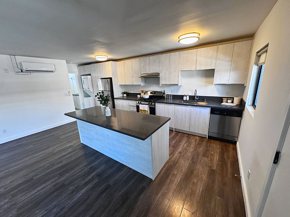 1st image of 1330 N Martel Ave #18756091