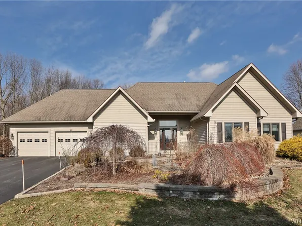 32 Coventry Dr, Spencerport, NY 14559