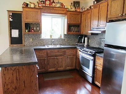 5th image of 15795 Ontario Pl