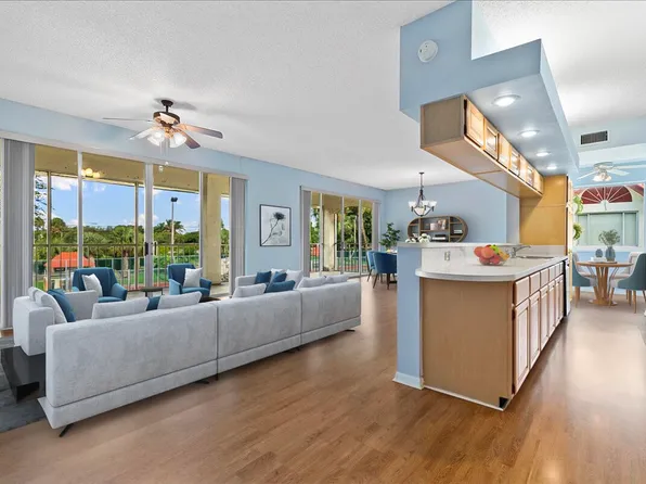 105 Half Moon Circle #H2, Hypoluxo, FL 33462