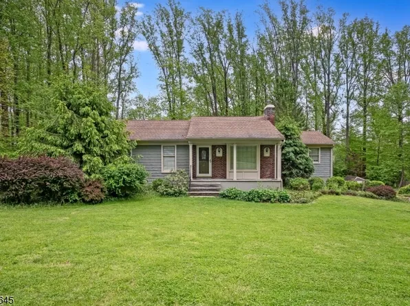 12 Dogwood Dr, Chester Twp., NJ 07930