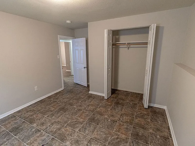 1011 W Ash St — Photo 24