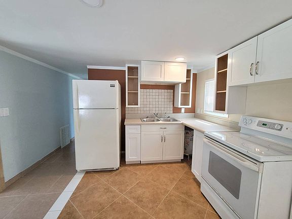 5th image of 249 Jasper St NW 152-unit 152