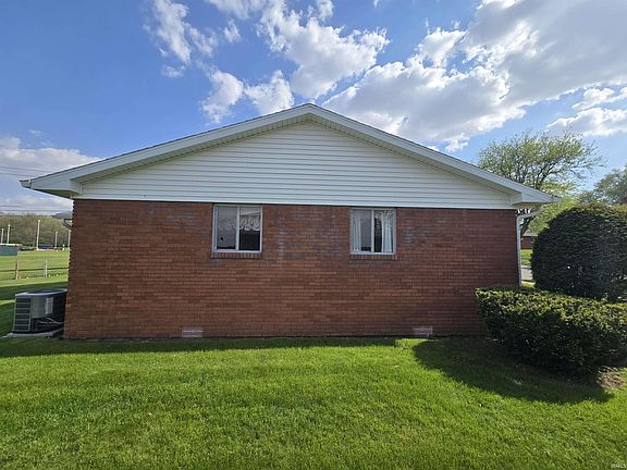 4th image of 1110 Sunset Dr