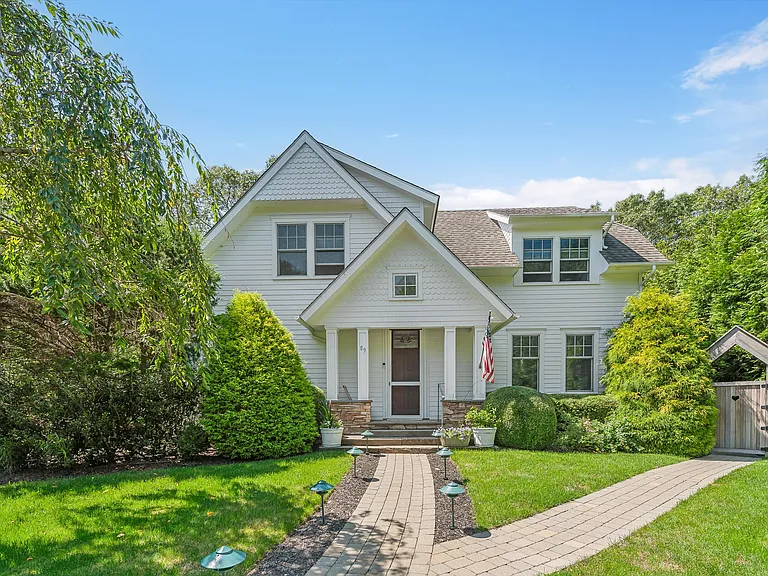 89 Three Mile Harbor Rd — Photo 1
