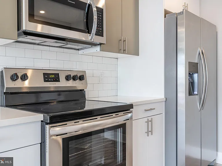 2500 N Mascher St #14 — Photo 8