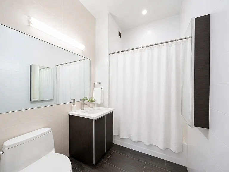 321 W 37th St #5B — Photo 4