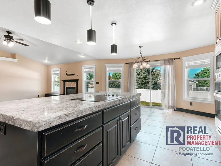5215 Kymball Dr — Photo 8