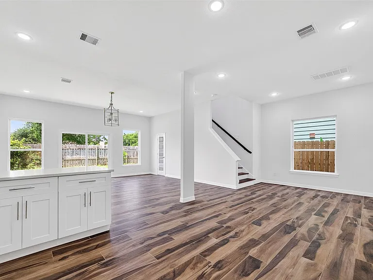 8628 Scott St — Photo 13