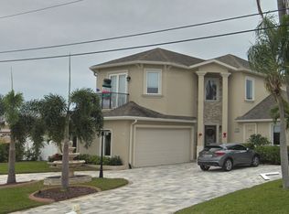 11120 7th St E, Treasure Island, FL 33706