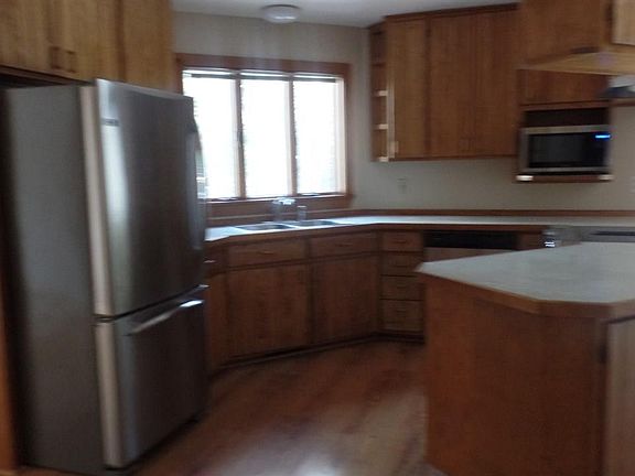 3rd image of 2592 Tamarack Dr